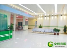 宽敞的肿瘤门诊候诊厅--徐州肿瘤医院/三院环境